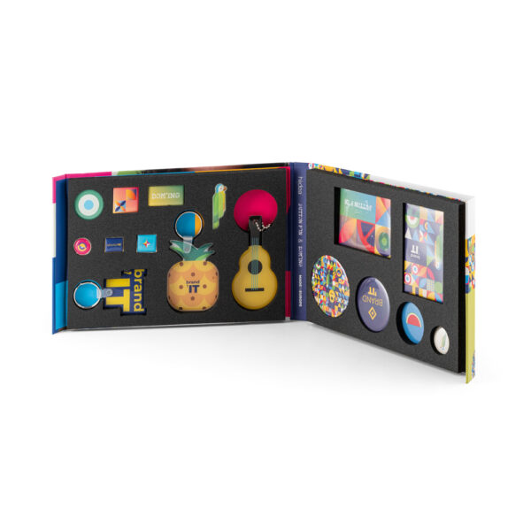 PIN & DOMING SHOWCASE. Marmotte 2 en 1 avec pins et domings – Image 3